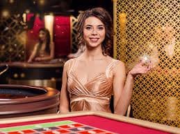 Live Dice Game table at maxwin77 slot with dealer conducting round